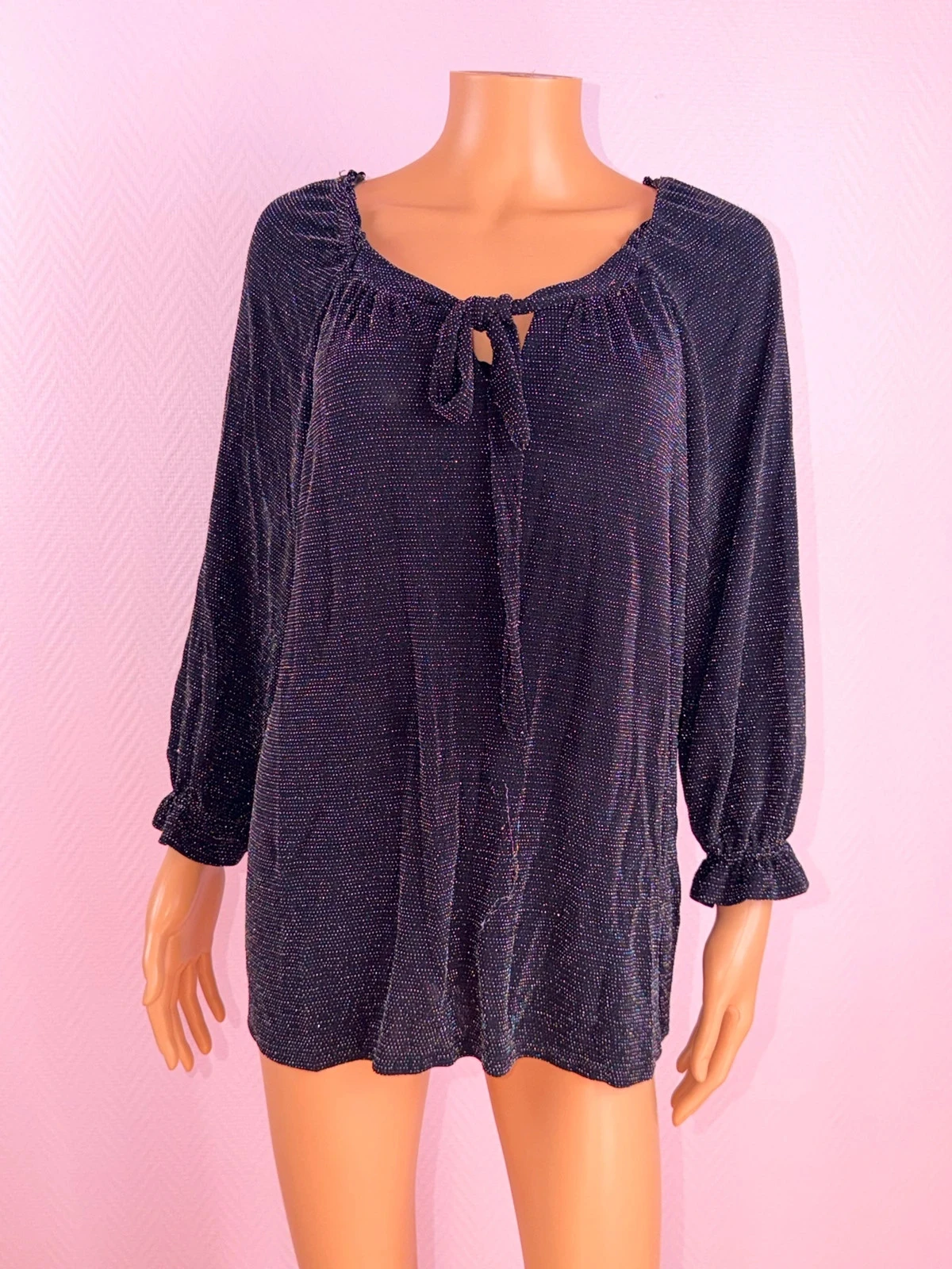 Haut femme brillant noir couleur jamais servi